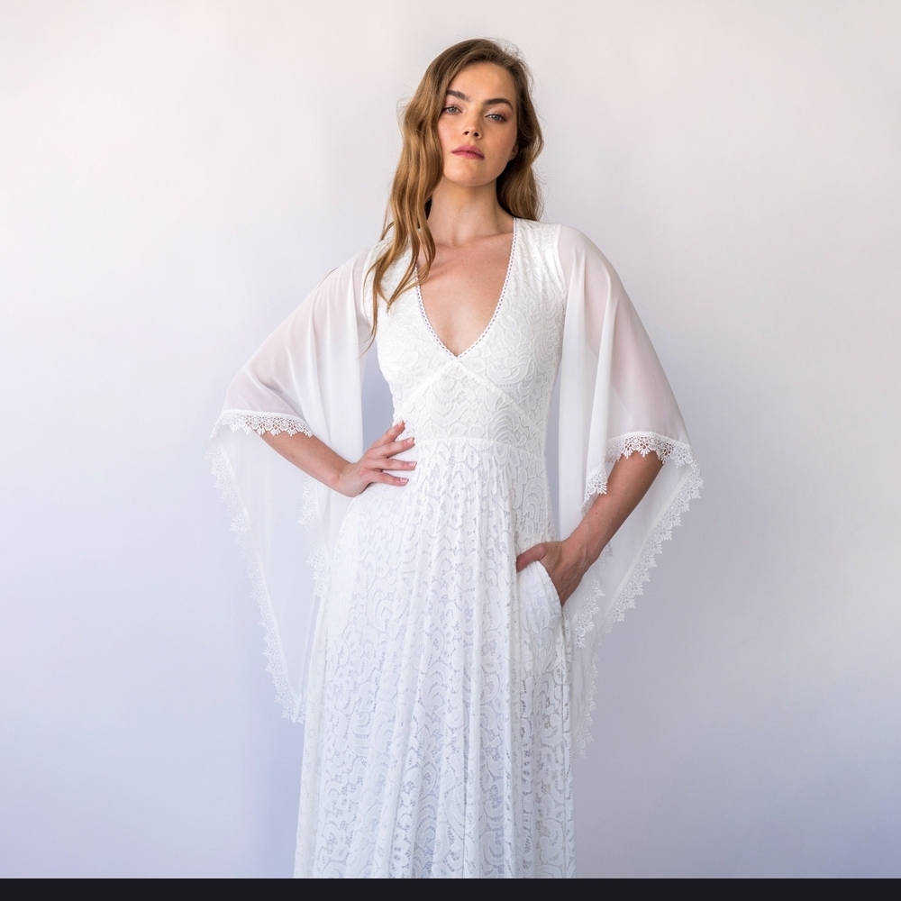 Gorgeous, Flowy Wedding Dress